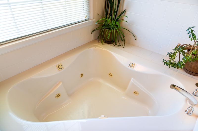 Space-Saving Alcove Tub